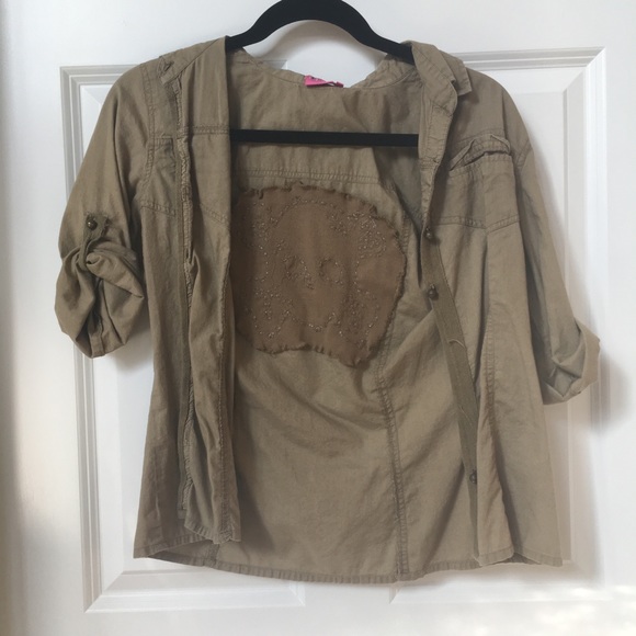 BCBG Olive Skull Button Up size S - Picture 5 of 6