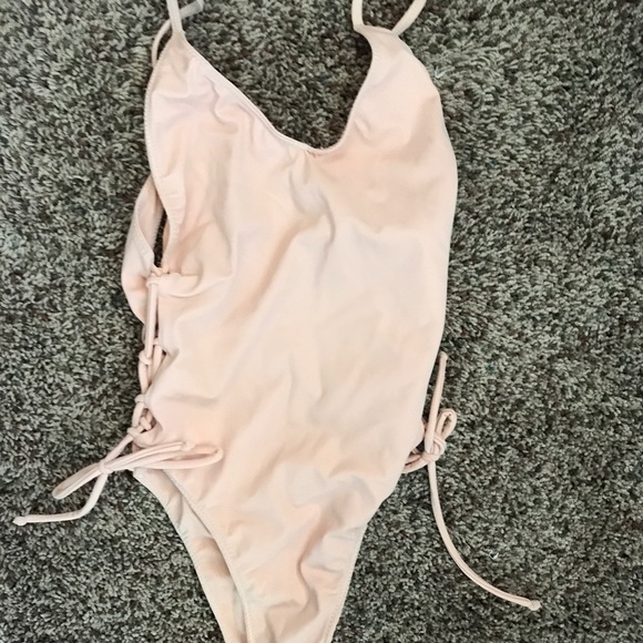 Designer One Piece 👙 Super cheeky bottoms 🍑 - Picture 2 of 4