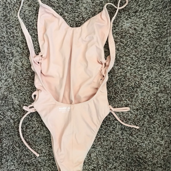 Designer One Piece 👙 Super cheeky bottoms 🍑 - Picture 3 of 4