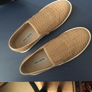 [Steve Madden] Tan Slip On Sneaker