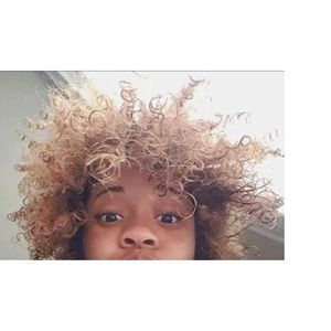 Meet your Posher, Lola