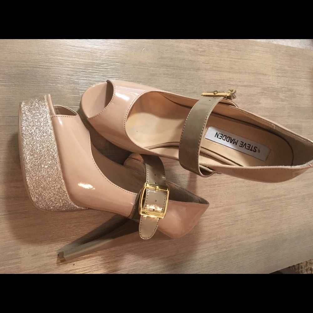 Like New Steve Madden Nude Heels