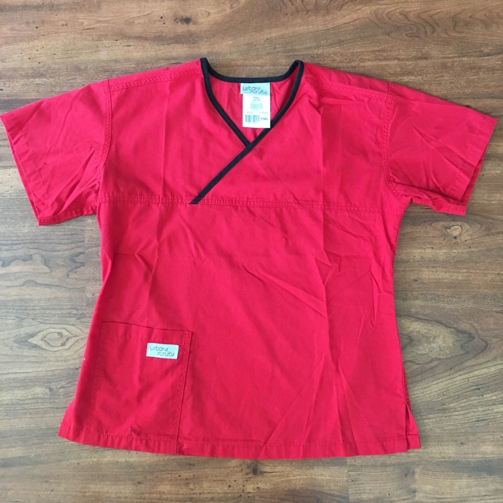 Urbane scrub top. Size small
