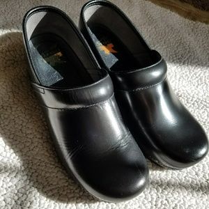 Dansko shoes black sz 39 fits 9