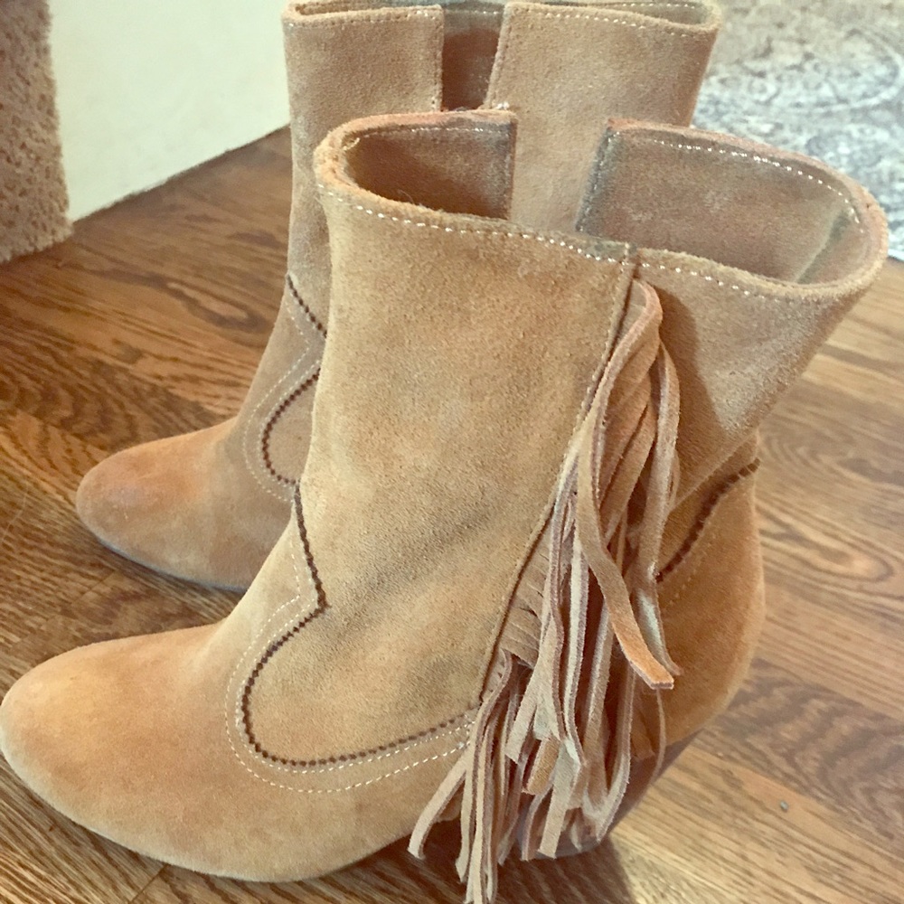 Women's suede booties with fringe