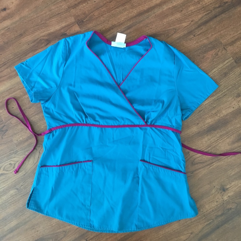 Scrub top. Size small
