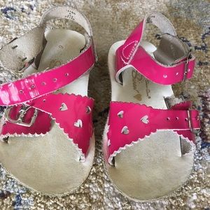 Sun Sans pink heart sandals