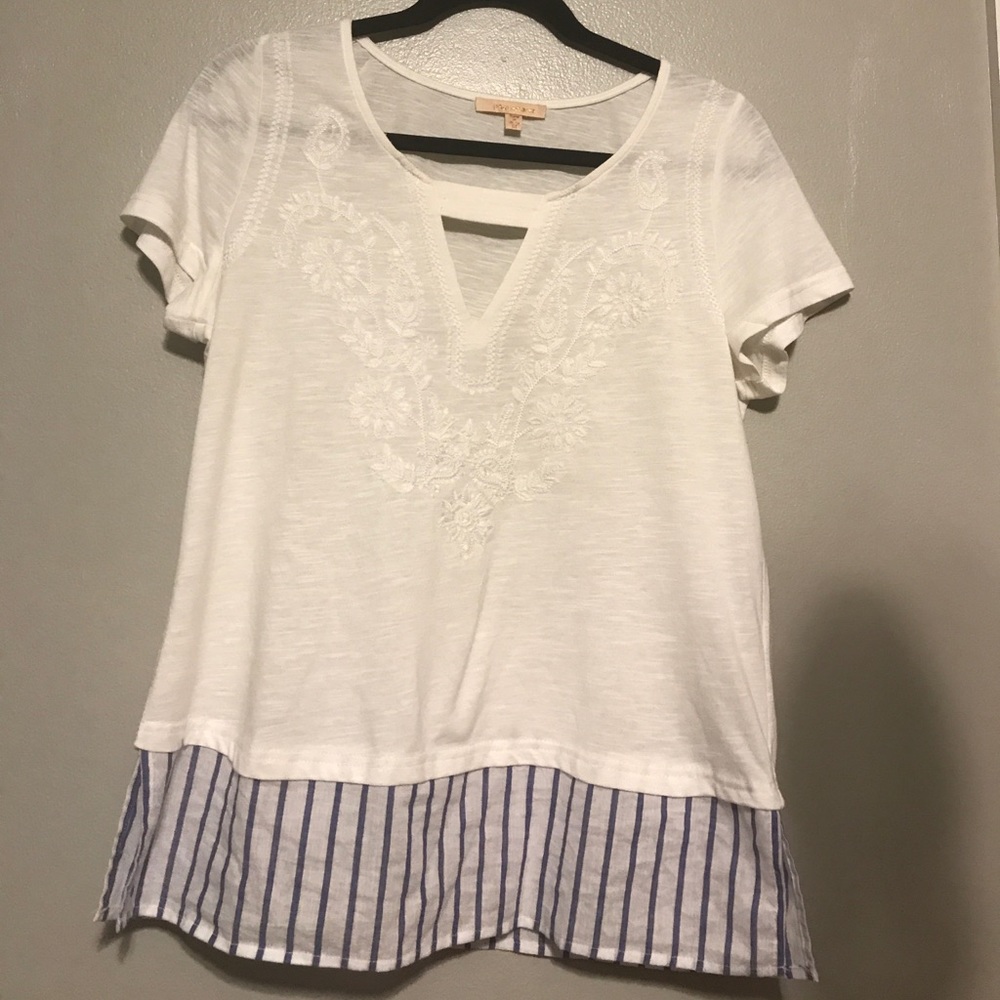 Skies are blue casual t