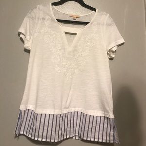 Skies are blue casual t