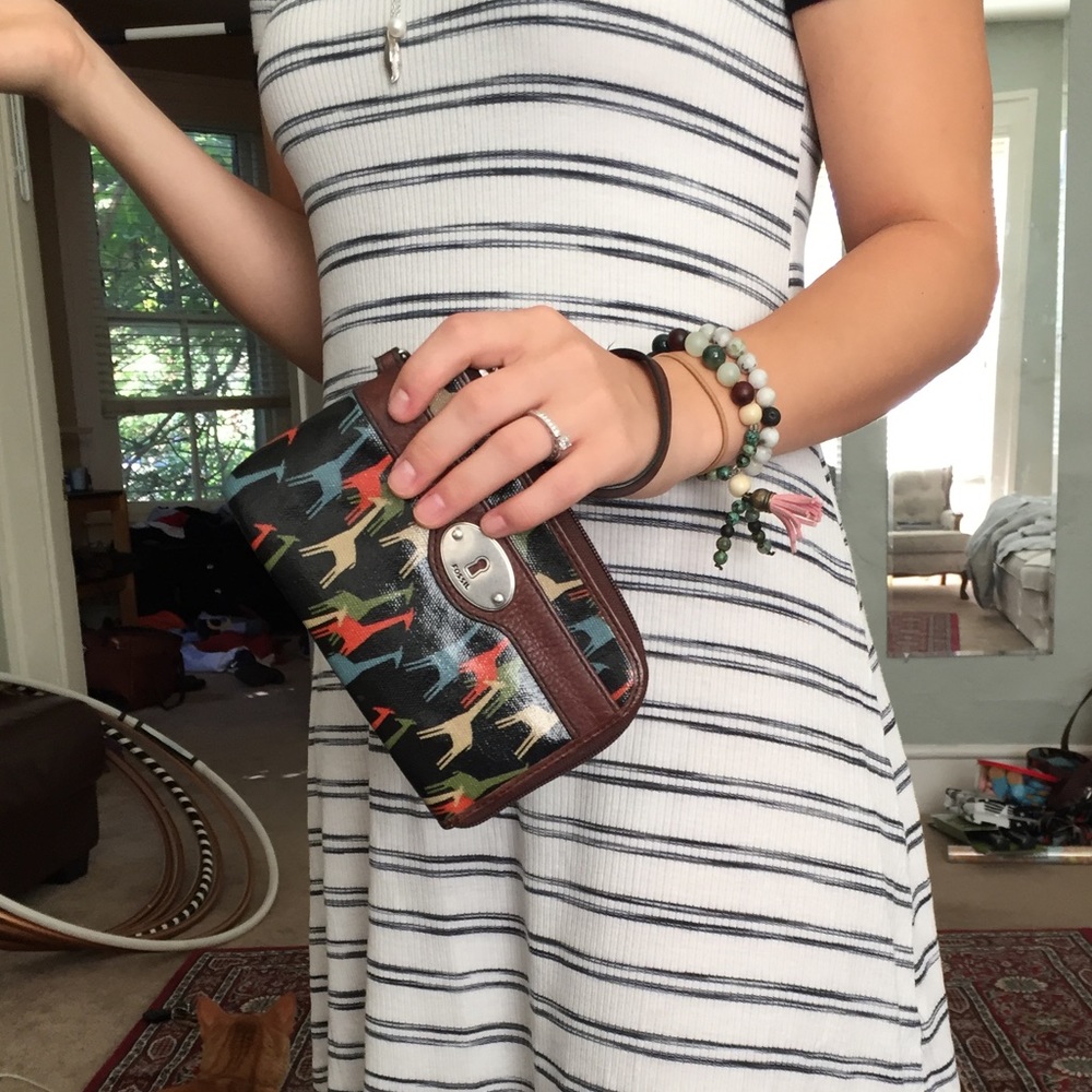 adorable giraffe print clutch