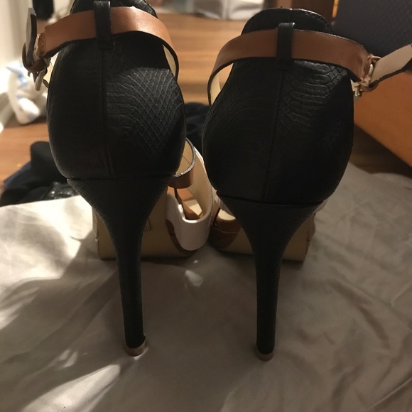 Pumps - Picture 3 of 4