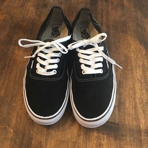 MAKE AN OFFER! Vans Classic Black and Wht men's 12