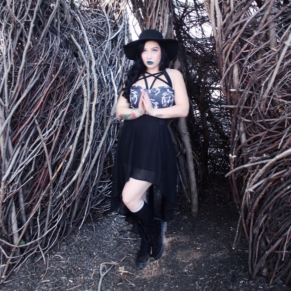 The Elvira let's get wasted pentagram top - Picture 5 of 7