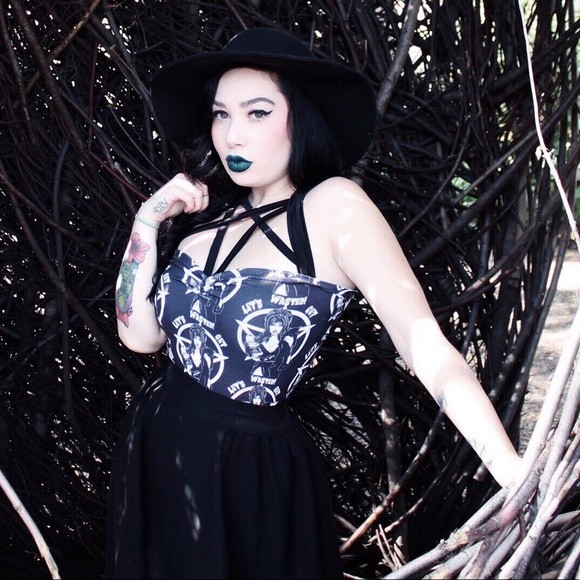 The Elvira let's get wasted pentagram top - Picture 6 of 7