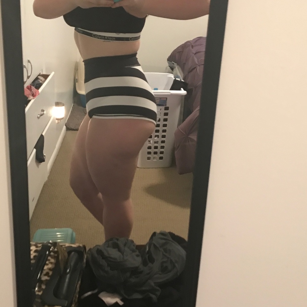 Booty exercise shorts