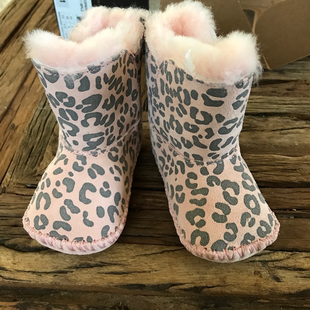 **UGGS***New baby girl UGGs 0/1