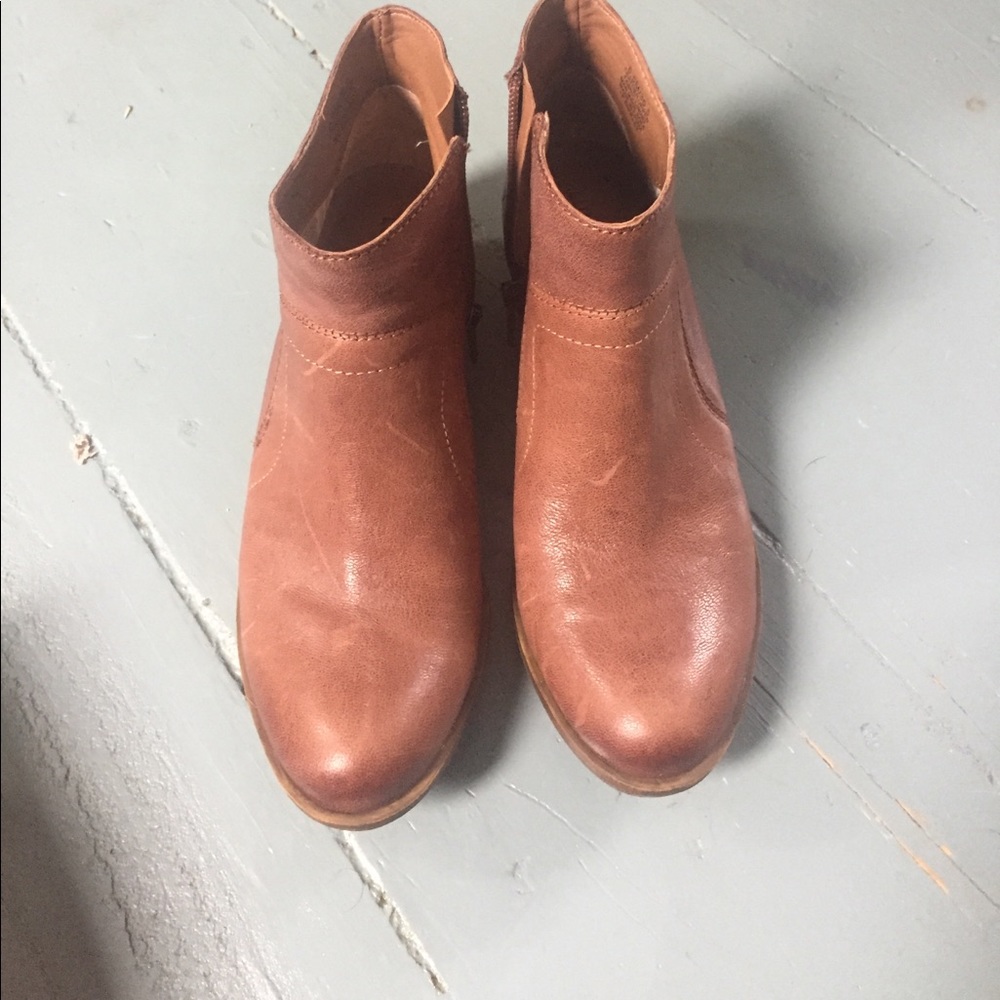 Lucky Brand Brolley 6.5