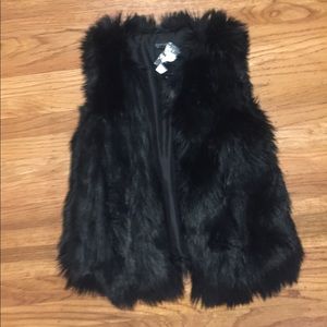 Top Shop NWT Faux Fur Black Vest sz 2