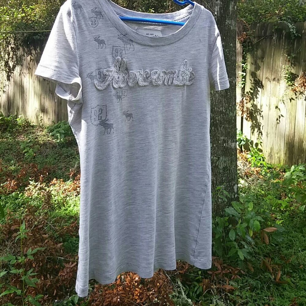 Gray t shirt