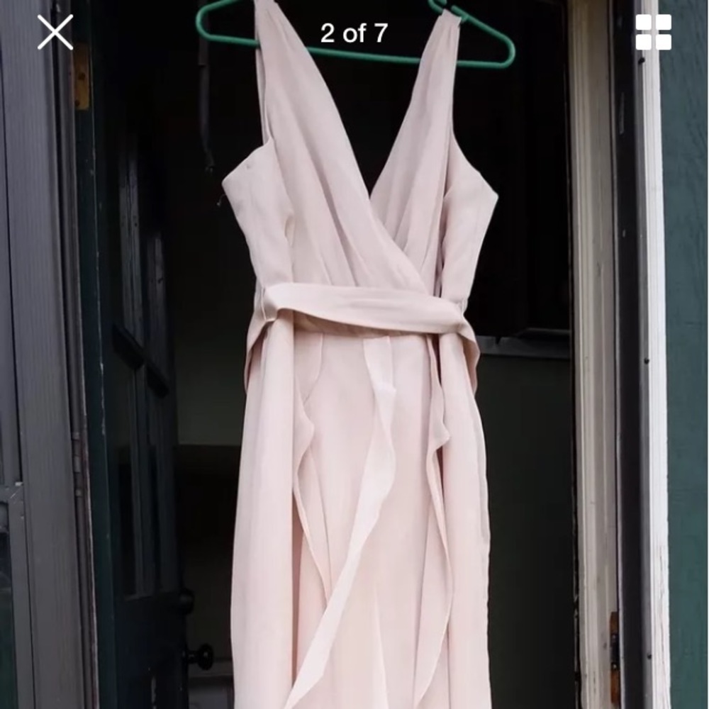 David's Bridal, Vera Wang, V-Neck Bodice Dress - Picture 2 of 7