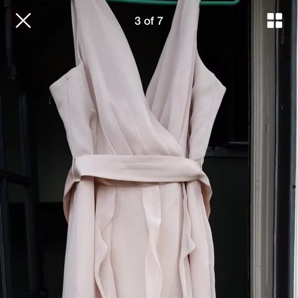 David's Bridal, Vera Wang, V-Neck Bodice Dress - Picture 3 of 7