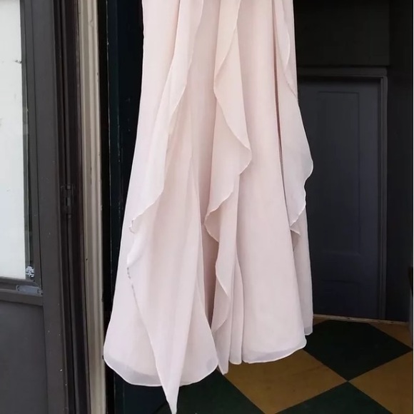 David's Bridal, Vera Wang, V-Neck Bodice Dress - Picture 5 of 7