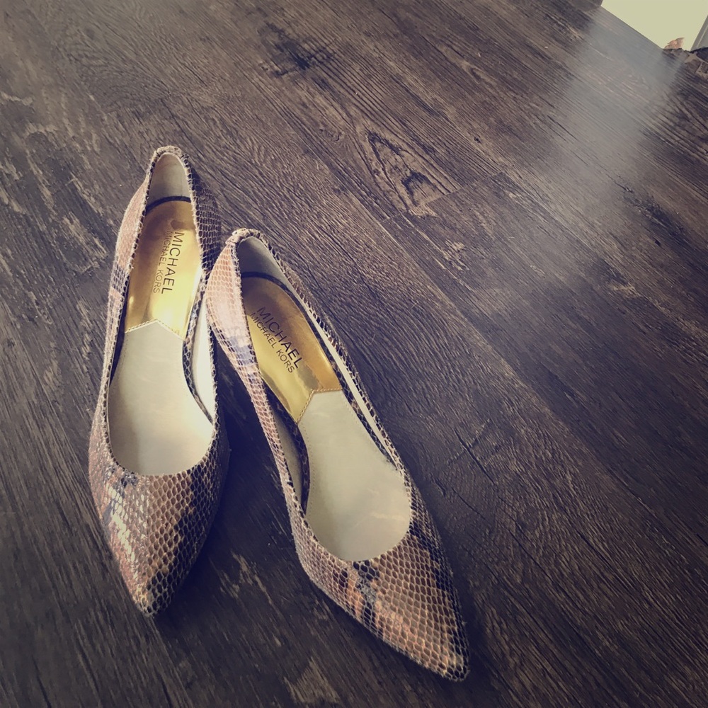 Michael Kors animal print pumps