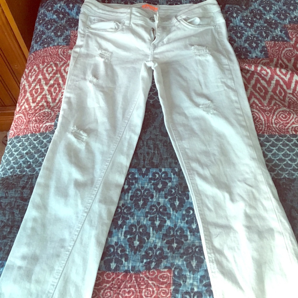 White pants from dollhouse