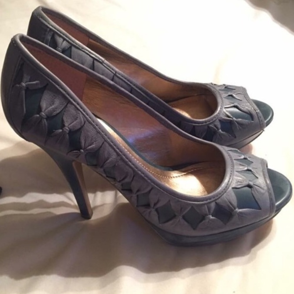 Sale!!! NIB BCBG pumps