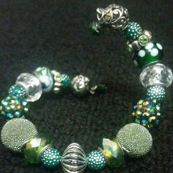 Handmade dark green themed wrap cuff bracelet set - Picture 4 of 5