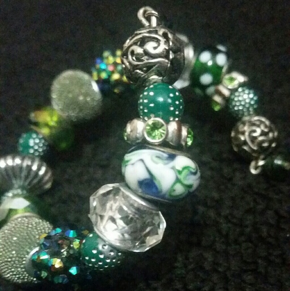 Handmade dark green themed wrap cuff bracelet set - Picture 5 of 5