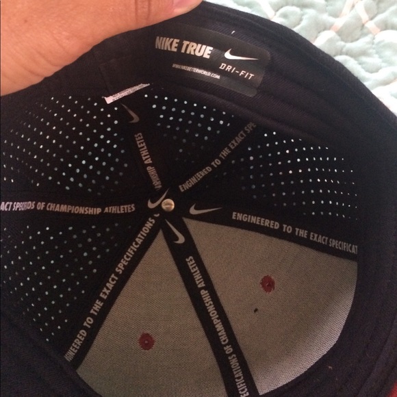 Nike hat - Picture 3 of 4