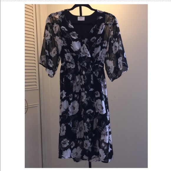 ✨Beautiful Black and Floral Dress - Picture 1 of 5