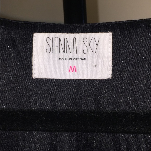 ✨Beautiful Black and Floral Dress - Picture 4 of 5