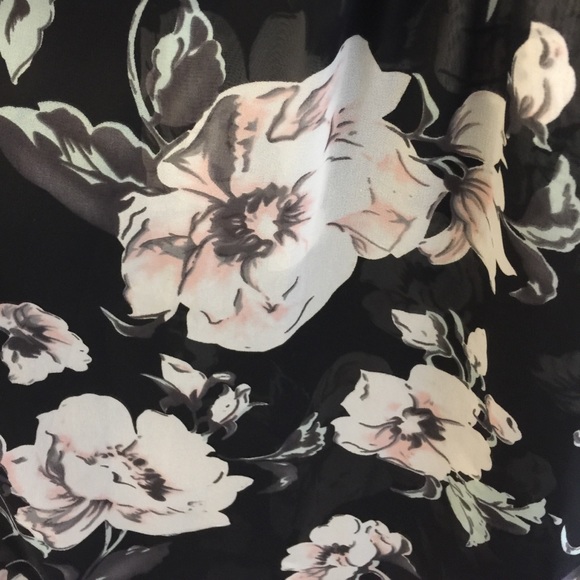 ✨Beautiful Black and Floral Dress - Picture 5 of 5