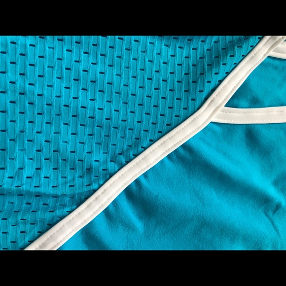 Supplex leggings with mesh cut-outs. - Picture 3 of 3