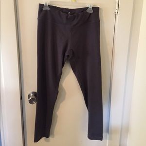 Like new grey leggings. Size large