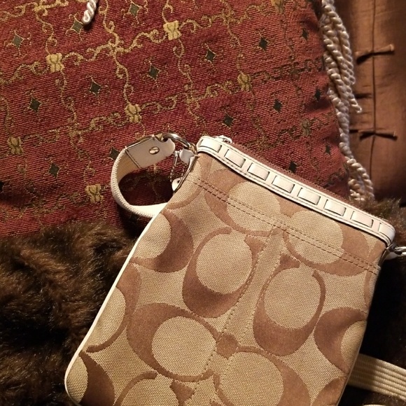 Coach - Picture 2 of 4