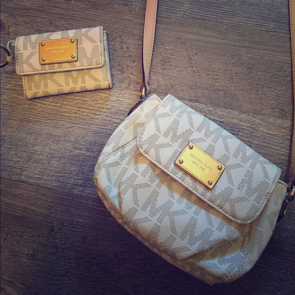 Michael Kors Signature Vanilla Crossbody & wallet