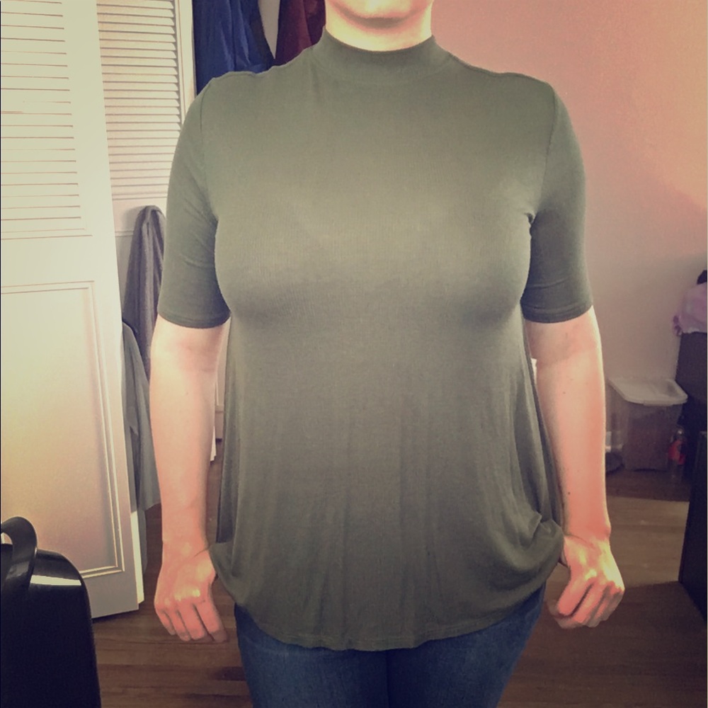 Olivegreen/mid sleeve/upsidedown triangular back