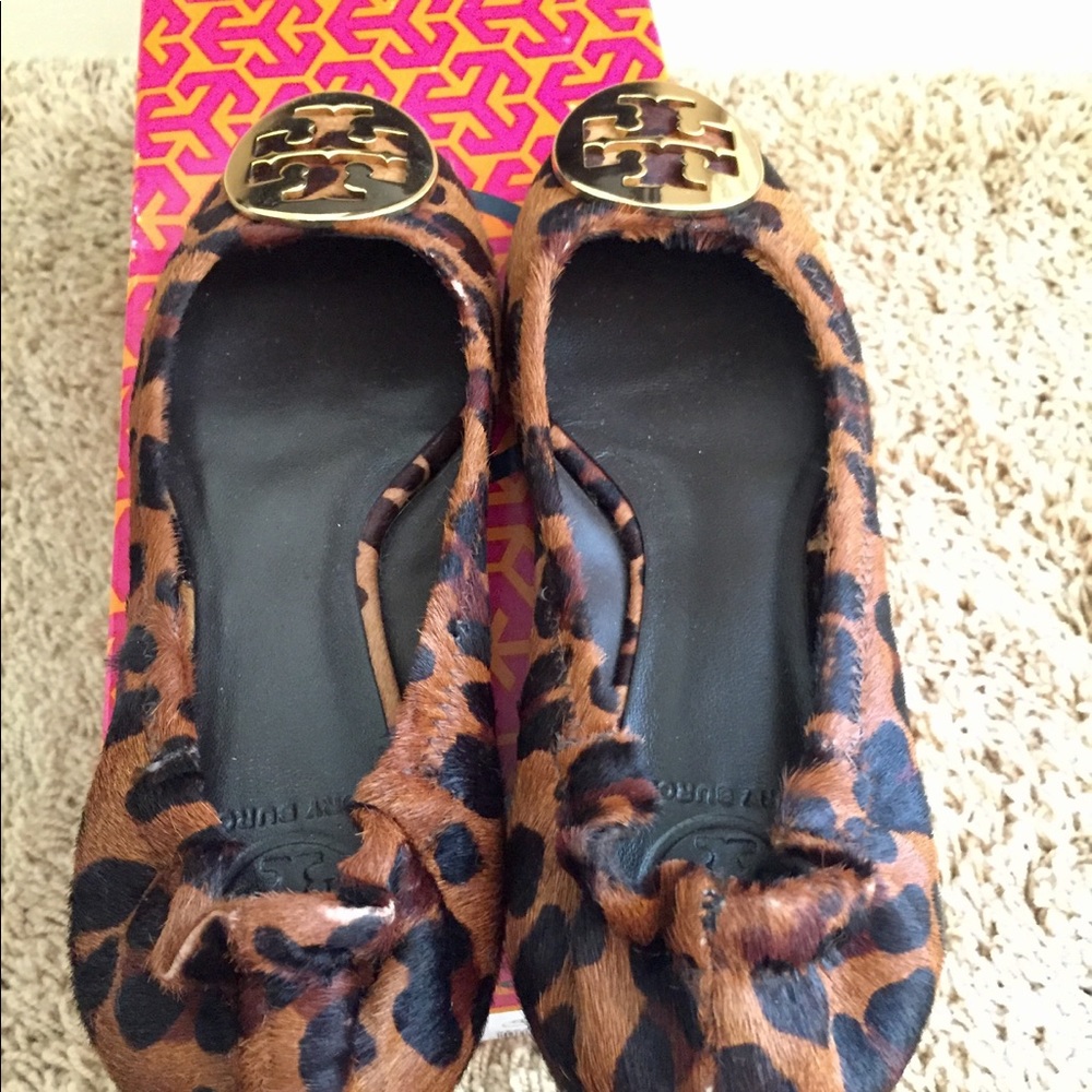 Tory Burch Reva Leopard Haircalf - Picture 4 of 8