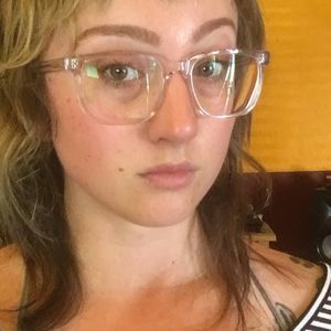 Meet your Posher, Becca