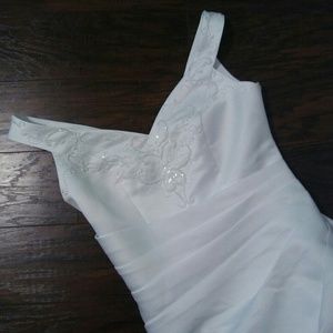 EUC David’s Bridal Wedding dress #T8615