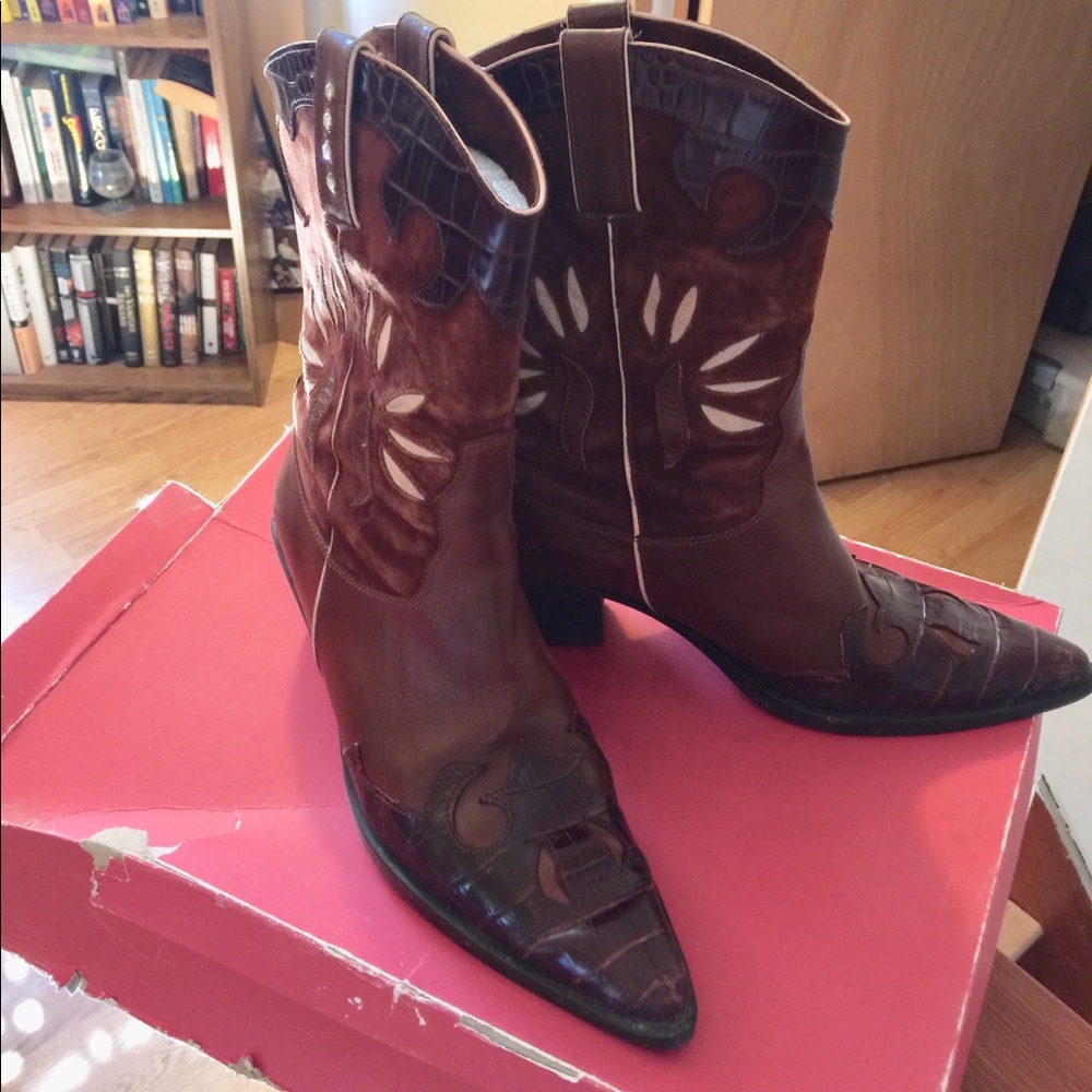 Ladies Vaneli boots.
