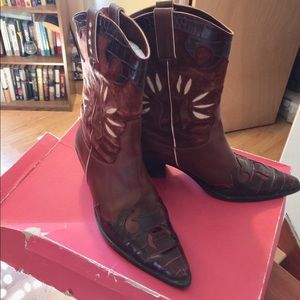 Ladies Vaneli boots.