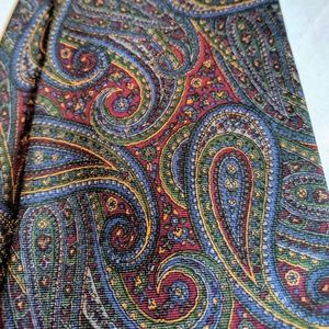 Vintage Windsor 100% Silk Paisley Tie