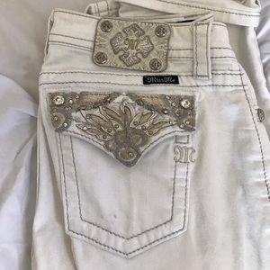 Miss Me white signature cuffed capris