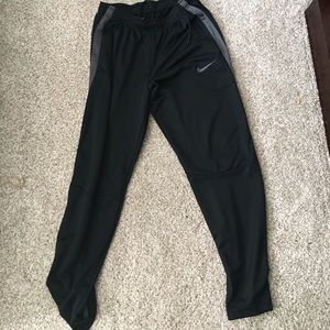 Nike Cuffed Lightweight Sweatpants