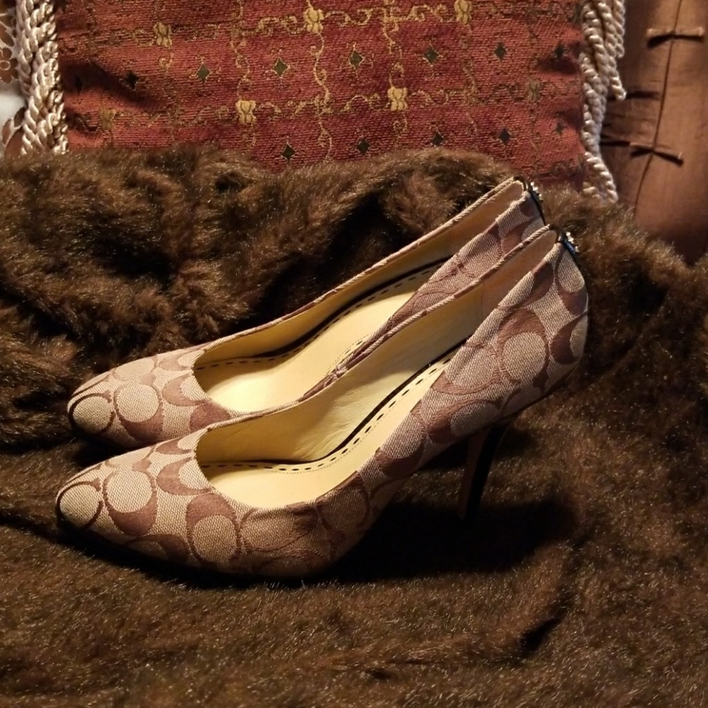Coach Shoe - Picture 2 of 4