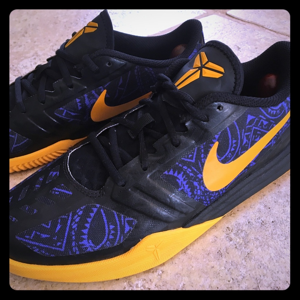 KOBE MENTALITY YOUTH 6.5 Low Tops